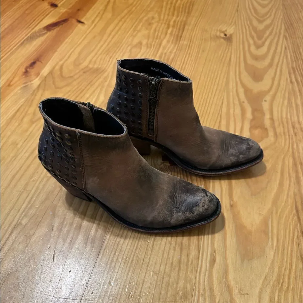 LIBERTY BLACK Distressed Leather Studded Ankle Western Bootie Women's Size 6.5